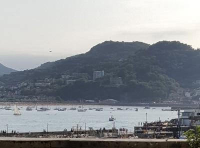 The bay of La Concha. Tour in San Sebastian